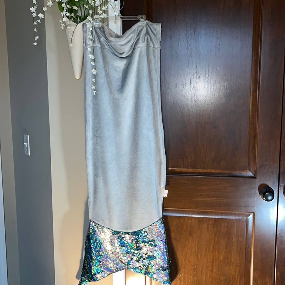 Mermaid Couch Leg Cozy Bag Blanket NWOT